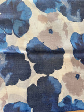 Carica l'immagine nel visualizzatore di Gallery, Sciarpa misto lana stampa digitale