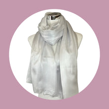 Carica l'immagine nel visualizzatore di Gallery, Sciarpa stola pura seta