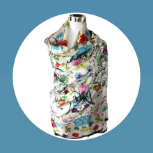 Carica l'immagine nel visualizzatore di Gallery, Sciarpa stola pura seta