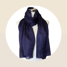 Carica l'immagine nel visualizzatore di Gallery, Sciarpa stola pura seta
