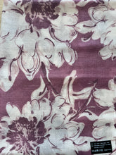 Carica l'immagine nel visualizzatore di Gallery, Sciarpa misto lana stampa digitale