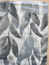 Carica l'immagine nel visualizzatore di Gallery, Sciarpa misto lana stampa digitale