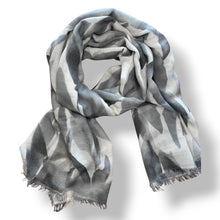 Carica l'immagine nel visualizzatore di Gallery, Sciarpa misto lana stampa digitale