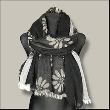 Carica l'immagine nel visualizzatore di Gallery, Sciarpa tre vieli
