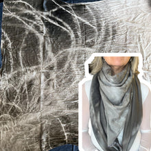 Carica l'immagine nel visualizzatore di Gallery, Scialle cotone seta stampa digitale