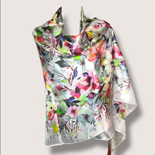 Carica l'immagine nel visualizzatore di Gallery, Sciarpa stola pura seta