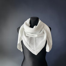 Carica l'immagine nel visualizzatore di Gallery, Triangolo in maglia