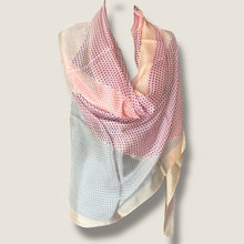 Carica l'immagine nel visualizzatore di Gallery, Sciarpa stola pura seta