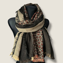 Carica l'immagine nel visualizzatore di Gallery, Sciarpa tre vieli