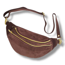 Carica l'immagine nel visualizzatore di Gallery, Marsupio tracolla pelle scamosciata
