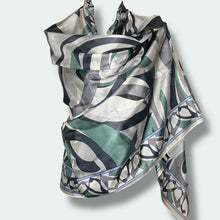 Carica l'immagine nel visualizzatore di Gallery, Sciarpa stola pura seta