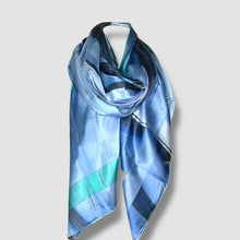 Carica l'immagine nel visualizzatore di Gallery, Sciarpa stola pura seta