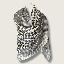 Carica l'immagine nel visualizzatore di Gallery, Sciarpa stola pura seta