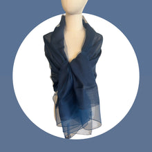 Carica l'immagine nel visualizzatore di Gallery, Stola e sciarpa seta elegante