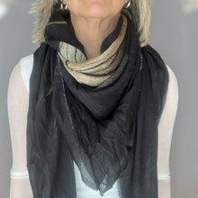 Carica l'immagine nel visualizzatore di Gallery, Scialle cotone seta stampa digitale