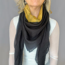 Carica l'immagine nel visualizzatore di Gallery, Scialle cotone seta stampa digitale