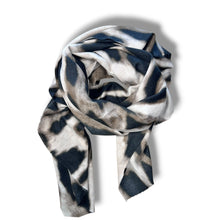 Carica l'immagine nel visualizzatore di Gallery, Sciarpa big maculata