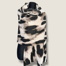 Carica l'immagine nel visualizzatore di Gallery, Sciarpa big maculata