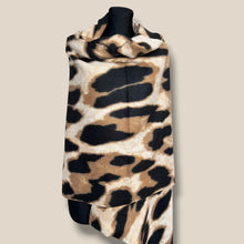 Carica l'immagine nel visualizzatore di Gallery, Sciarpa big maculata