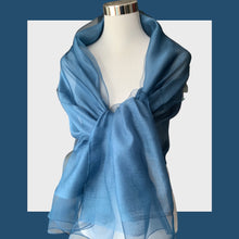 Carica l'immagine nel visualizzatore di Gallery, Stola e sciarpa seta elegante