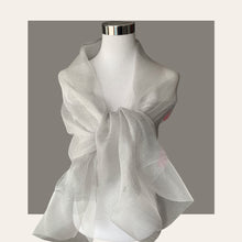 Carica l'immagine nel visualizzatore di Gallery, Stola e sciarpa seta elegante