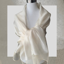 Carica l'immagine nel visualizzatore di Gallery, Stola e sciarpa seta elegante