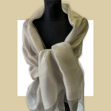 Carica l'immagine nel visualizzatore di Gallery, Stola e sciarpa seta elegante