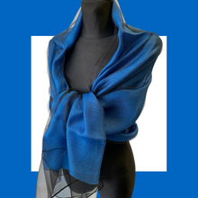 Carica l'immagine nel visualizzatore di Gallery, Stola e sciarpa seta elegante