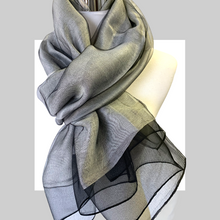 Carica l'immagine nel visualizzatore di Gallery, Stola e sciarpa seta elegante