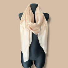 Carica l'immagine nel visualizzatore di Gallery, Sciarpa stola pura seta
