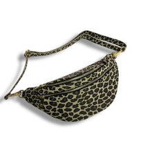 Carica l&#39;immagine nel visualizzatore di Gallery, Marsupio tracolla pelle scamosciata
