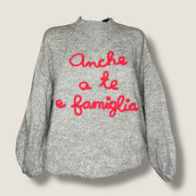 Carica l'immagine nel visualizzatore di Gallery, Maglioncino ‘Anche a te famiglia’
