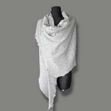 Carica l'immagine nel visualizzatore di Gallery, Sciarpa stola lurex
