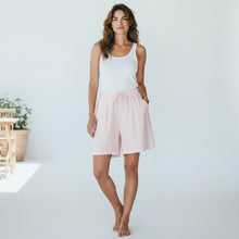 Carica l'immagine nel visualizzatore di Gallery, Pantaloncino lino con rouge fiore
