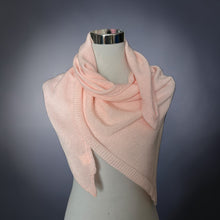 Carica l'immagine nel visualizzatore di Gallery, Triangolo in maglia
