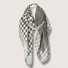 Carica l'immagine nel visualizzatore di Gallery, Sciarpa stola pura seta
