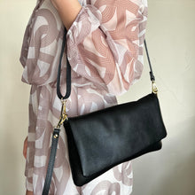 Carica l'immagine nel visualizzatore di Gallery, Pochette pelle Sandra
