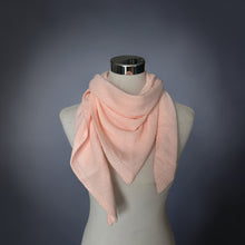 Carica l'immagine nel visualizzatore di Gallery, Triangolo in maglia
