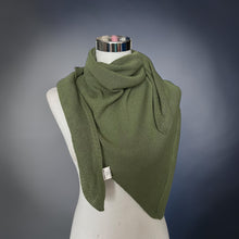 Carica l'immagine nel visualizzatore di Gallery, Triangolo in maglia
