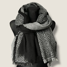 Carica l'immagine nel visualizzatore di Gallery, Sciarpa tre vieli
