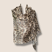Carica l'immagine nel visualizzatore di Gallery, Sciarpa stola pura seta
