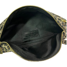 Carica l&#39;immagine nel visualizzatore di Gallery, Marsupio tracolla pelle scamosciata
