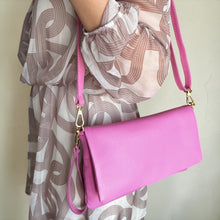 Carica l'immagine nel visualizzatore di Gallery, Pochette pelle Sandra

