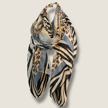 Carica l'immagine nel visualizzatore di Gallery, Sciarpa stola pura seta
