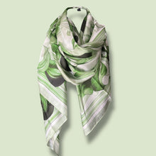 Carica l'immagine nel visualizzatore di Gallery, Sciarpa stola pura seta
