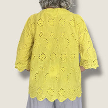 Carica l&#39;immagine nel visualizzatore di Gallery, Camicia In sangallo
