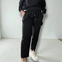 Carica l&#39;immagine nel visualizzatore di Gallery, Tuta soft
