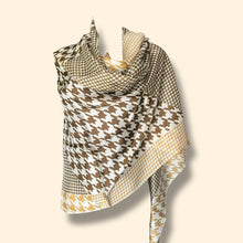 Carica l'immagine nel visualizzatore di Gallery, Sciarpa stola pura seta
