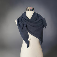 Carica l'immagine nel visualizzatore di Gallery, Triangolo in maglia
