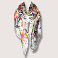 Carica l'immagine nel visualizzatore di Gallery, Sciarpa stola pura seta
